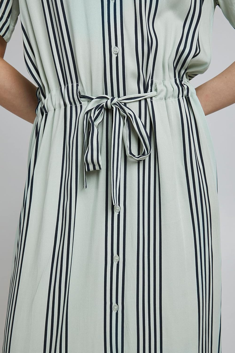 ICHI IHEA DRDamen Freizeitkleid Kleid mit V-Ausschnitt Kurzarm gestreift M Dewkist (130107), M Dewki