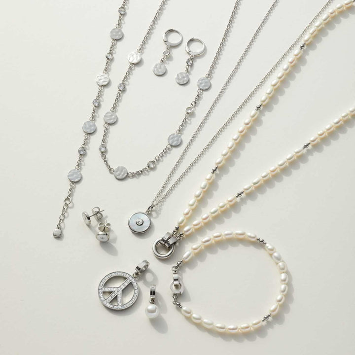 Leonardo Jewels Armband Milou, Armschmuck aus Edelstahl mit Zirkonia Steinen, Plättchen silber, 18,5