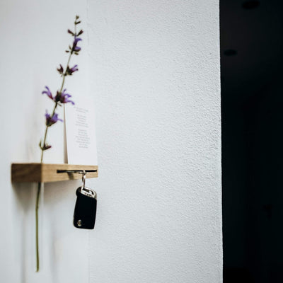 WOODS Schlüsselbrett mit Blumenvase I handgefertigt in Bayern I Nut - Schlüsselhalter I Wanddekorati