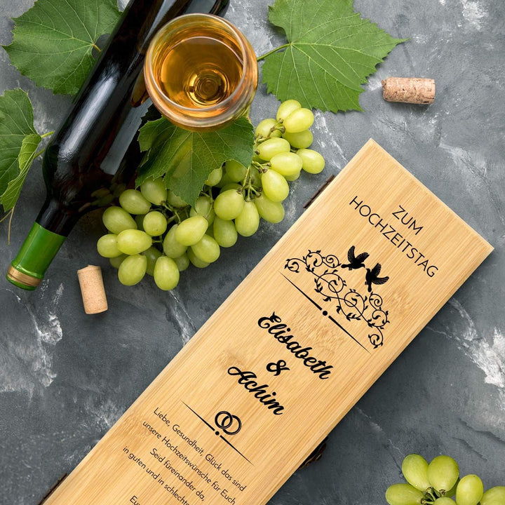 Maverton Weinbox für 0,7L Weinflasche - Wein Holzbox personalisiert + 4er Weinzubehör - Weinset Wein