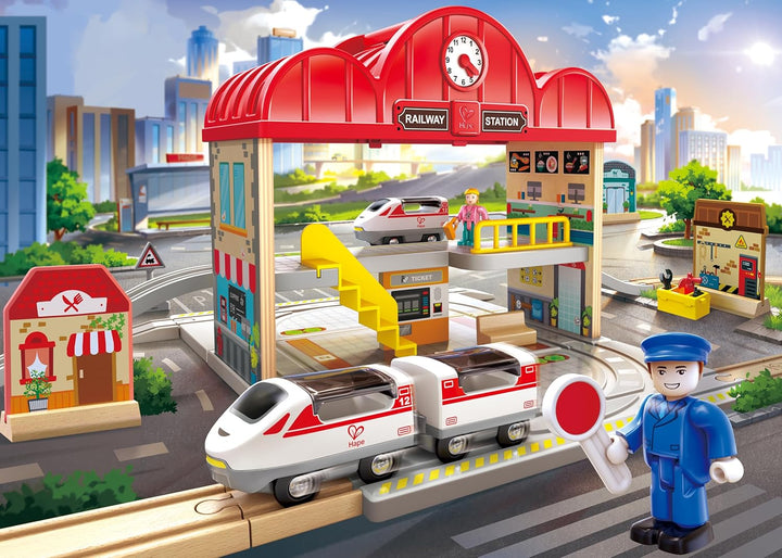 Hape Tragbares Bahnhof-Set aus Holz, Züge für Kinder, Schienen, Bahnhof und Figuren, leicht zu trage