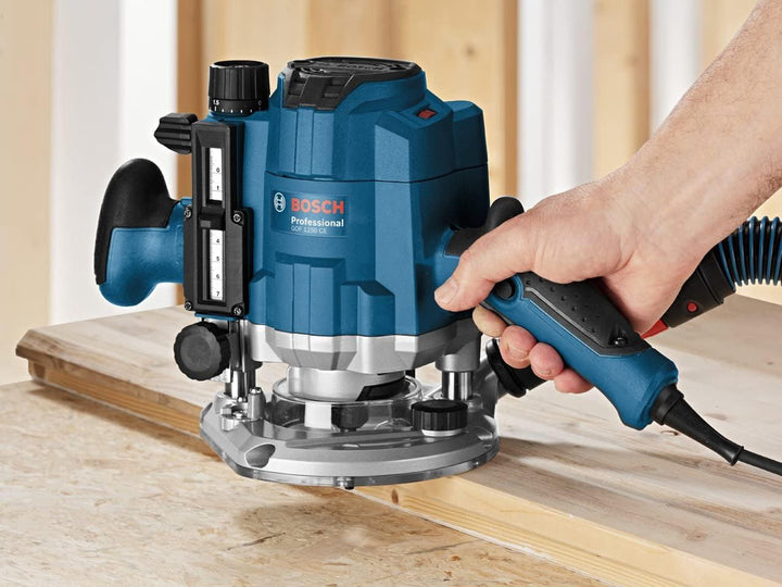 Bosch Professional Oberfräse GOF 1250 CE (1.250 Watt, Leerlaufdrehzahl 10.000-24.000 min-1, inkl. Ko