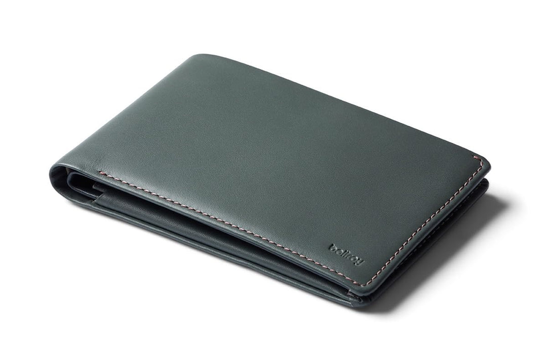 Bellroy Travel Wallet – Reisebrieftasche (Reisepass, Bordkarten, Scheine, Karten und Stift) Everglad