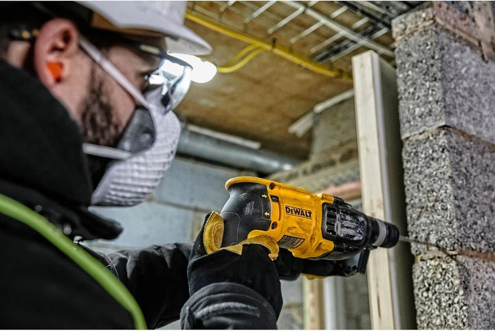 DEWALT SDS-plus Kombihammer (26 mm) D25133K (800 Watt, max. Einzelschlagenergie 2,6 Joule, elektropn