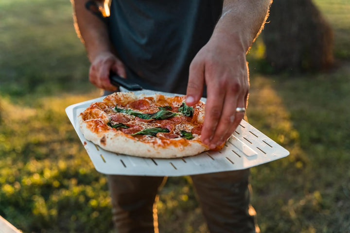 Ooni perforierte Pizzaschaufel 35 cm – Aluminium-Pizzaschaufel – Pizzaheber – Pizzawender Zubehör fü