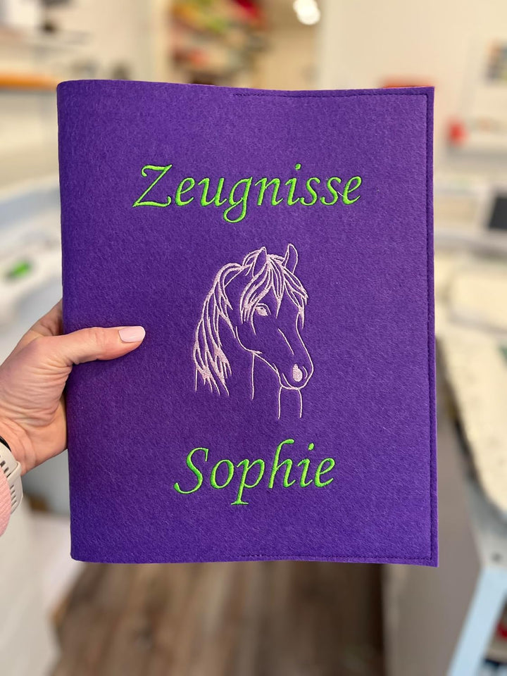 Personalisierte Zeugnis Mappe A4 aus Filz | mit Pferd viele Motive möglich| hochwertig bestickt | Sc