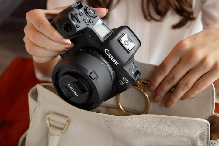 Canon EOS R10 Systemkamera + RF-S 18-45mm F4.5-6.3 is STM Zoomobjektiv & RF 50mm F1.8 STM Objektiv |
