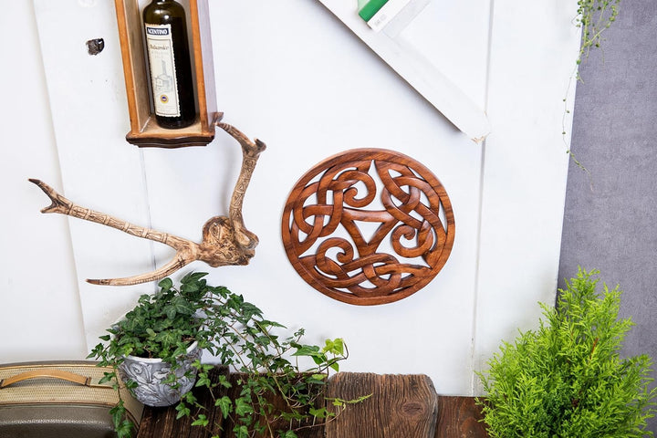 Windalf Grosses Celtic Wandbild Alesia Ø 29 cm Triskele Holzbild Wanddeko Handarbeit aus Holz