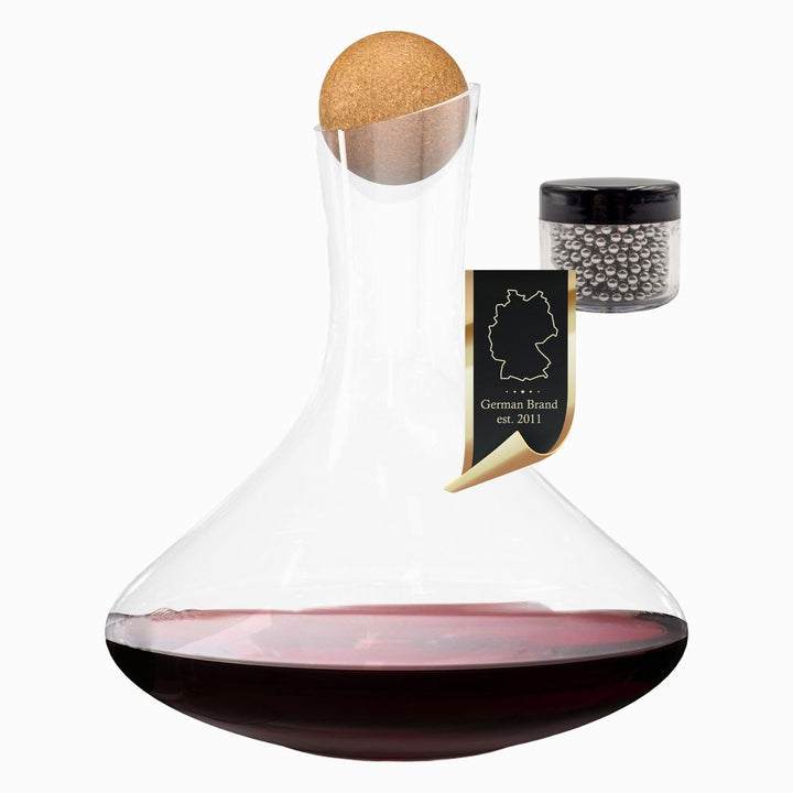 Intirilife Glas Karaffe mit 1.8 Liter für Rotwein mit Reinigungsperlen - Dekantierkapazität 750ml -