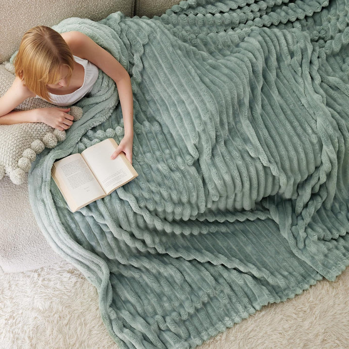 BEDSURE Kuscheldecke für Zimmer Deko - Wolldecke & Fleecedecke, Sofadecke, Weiche Warme Grobe Kordde