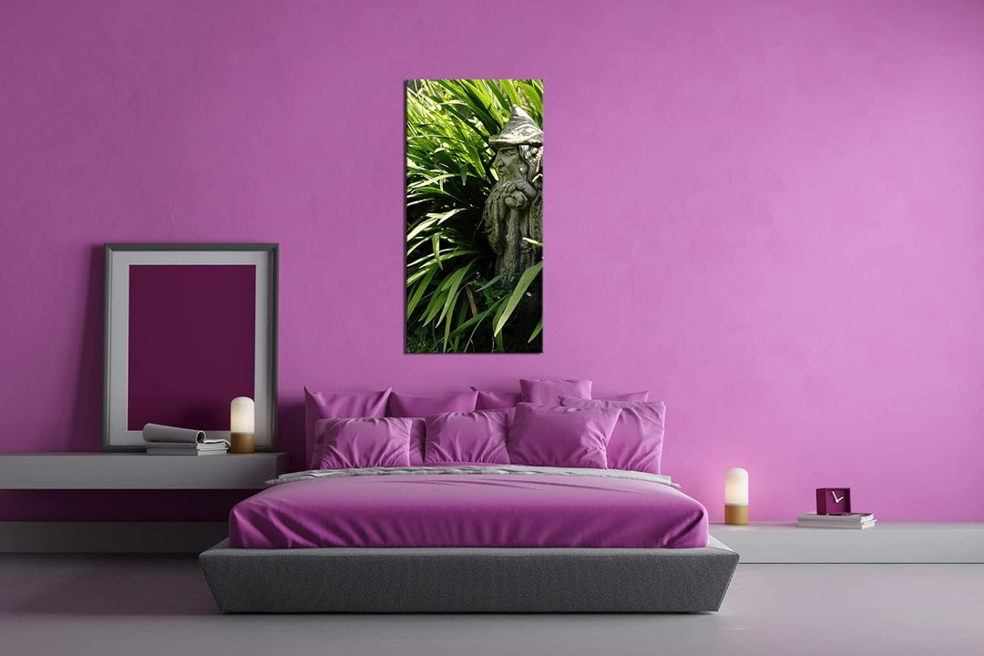 Magierstatur im hohen Gras Panorama 80x40 cm als Leinwandbild, Motiv fertig gerahmt auf Echtholzrahm