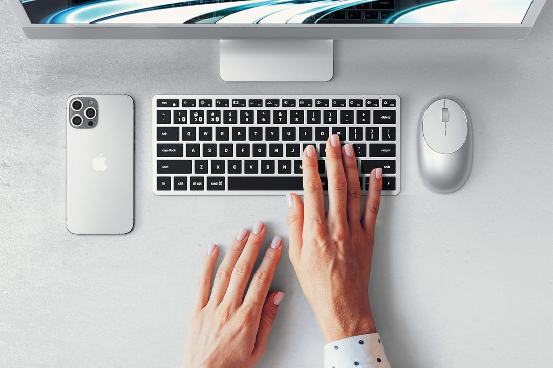 SATECHI Slim X1 Bluetooth Tastatur, 𝗤𝗪𝗘𝗥𝗧𝗬-𝗟𝗮𝘆𝗼𝘂𝘁, Hintergrundbeleuchtung, kompatibel mit vielen Ger
