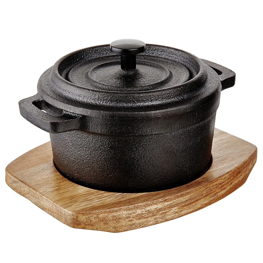 BUTLERS Mini-Serviertopf 0,22 l 11 x 14 cm Gusseisen - HOT IRON - Schmortopf mit Holzuntersetzer | B