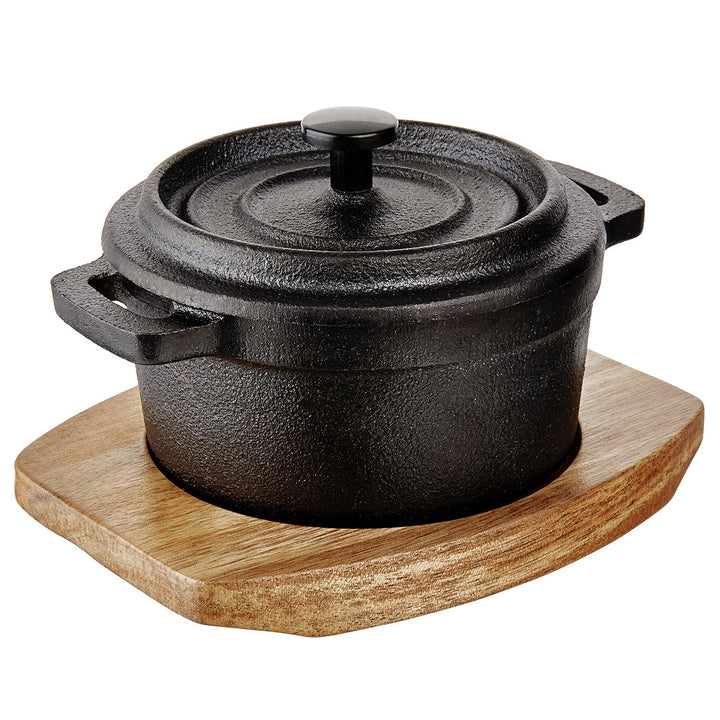 BUTLERS Mini-Serviertopf 0,22 l 11 x 14 cm Gusseisen - HOT IRON - Schmortopf mit Holzuntersetzer | B