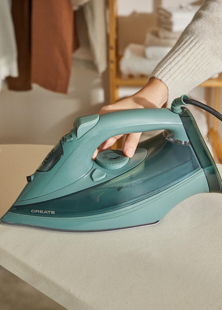 CREATE/IRON FLAT 3000 / Dampfbügeleisen Salbeigrün/Schnellstartsystem, 2m Kabel, Sicherheitssystem,