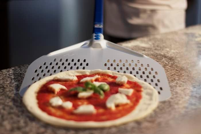 GIMETAL A-37RF Pizzaschaufel aus eloxiertem Aluminium, gelocht, 36 x 36 cm, Griff 1,50 m