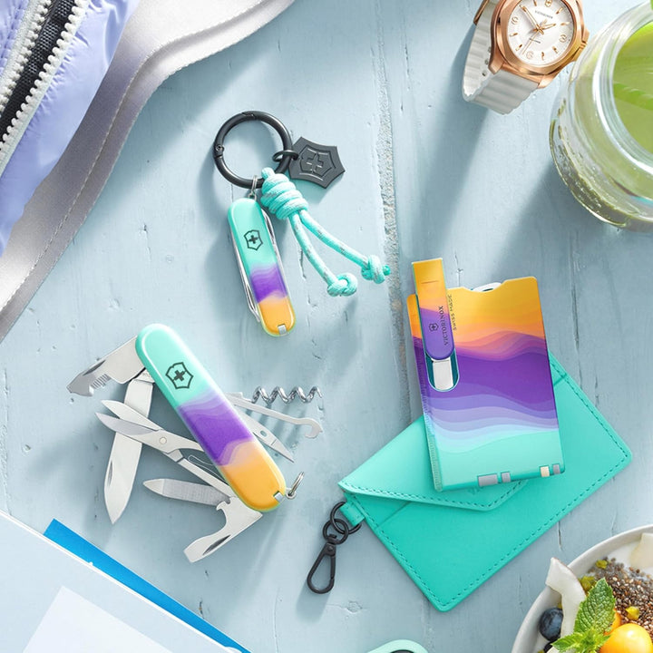 Victorinox Swiss Card Classic, 10 Funktionen, Swiss Made, Multitool für Frauen, Inkl. Kartenetui mit