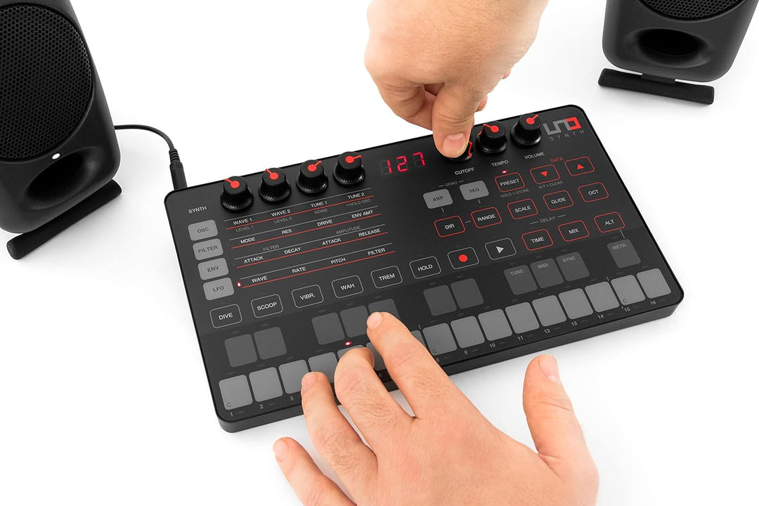IK Multimedia IP-UNO-SYNTH-IN Echte Analog-Synthesizer