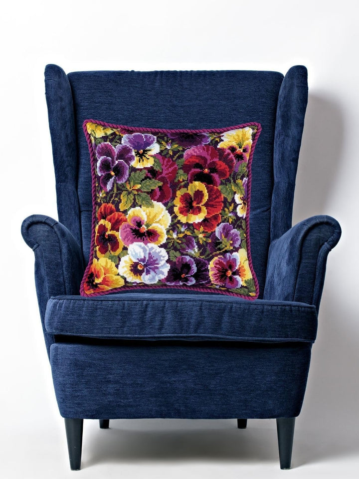 Riolis Kreuzstich Kissen Set Königliche Stiefmütterchen, Zählmuster, 40x40cm