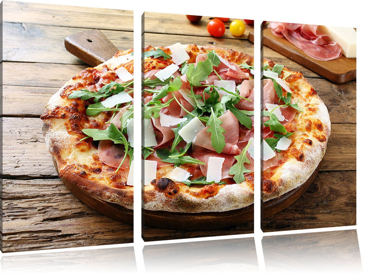Pixxprint Prosciutto Pizza mit Rucola und Parmesan auf rustikalem Holztisch 3-Teiler Leinwandbild 12