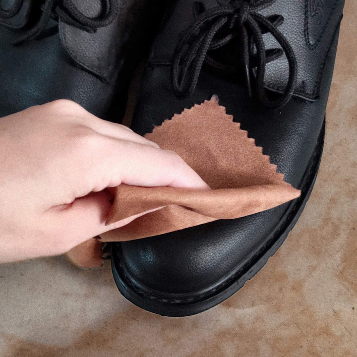 Schuhputz-Set mit einem glatten und eleganten PU Etui, Schuhputz-Reise Set mit Bürste, bestehend aus