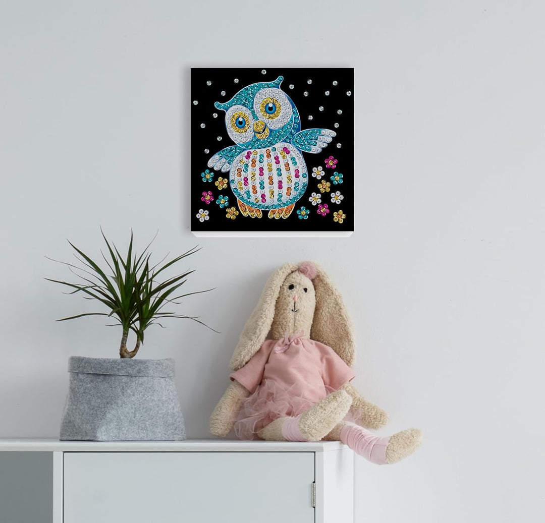 Kitfix - Sequin Art® 60 - Eule - Paillettenbild für Kinder- 20 x 20cm - 60min Bastelprojekt - Bastel
