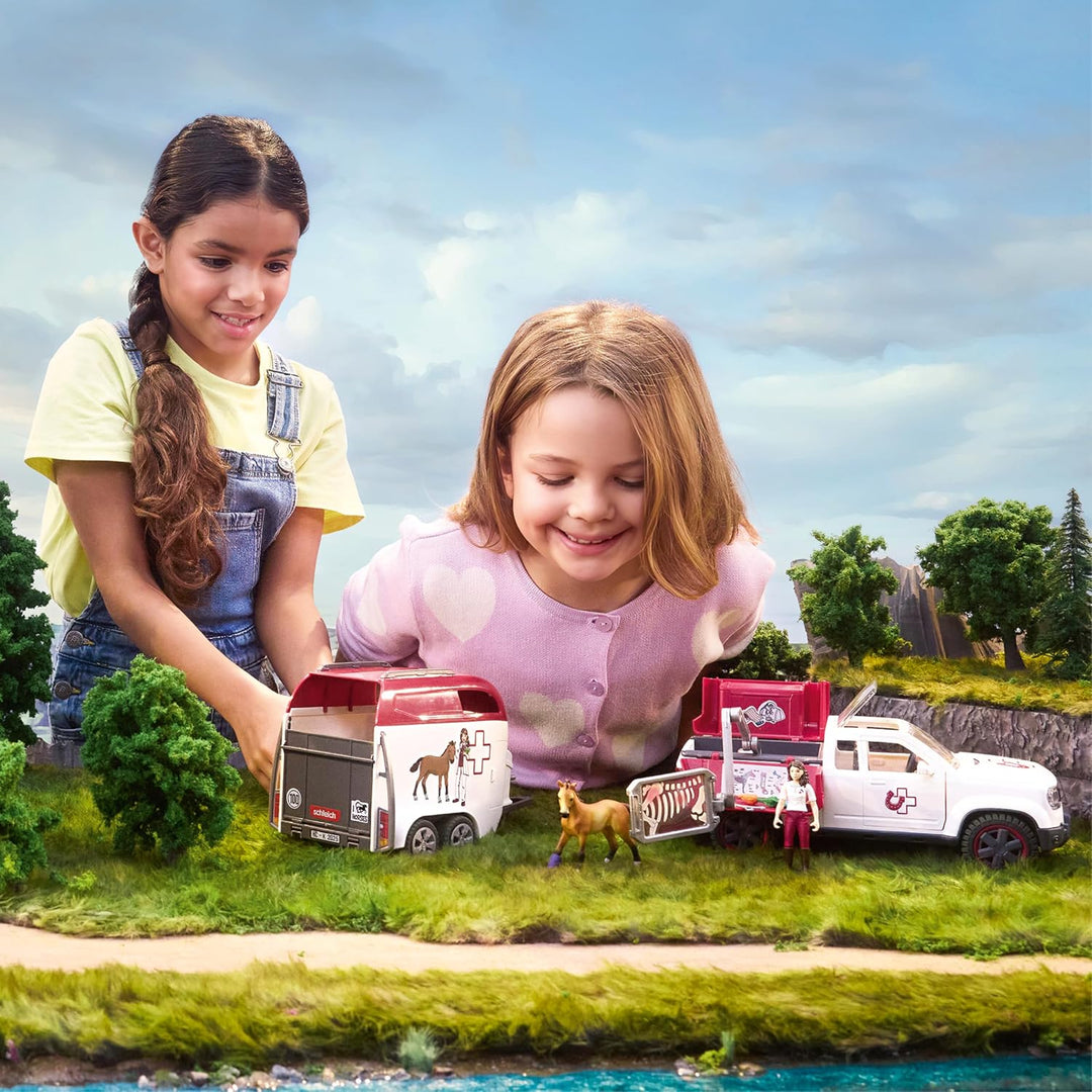 schleich HORSE CLUB | Mobile Tierärztin mit Anhänger 42704 | Set aus Pick-up & Anhänger, 1 Pferd, be