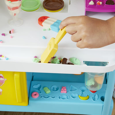 Play-Doh Kitchen Creations Grosser Eiswagen, Spielset mit 27 Accessoires, 12 Dosen und realistischen