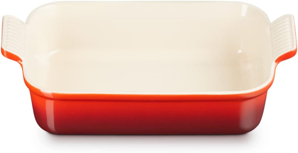 Le Creuset Rechteckige Auflaufform Tradition aus Steinzeug, 26 cm, 2.4 Liter, Kirschrot, 71102260600