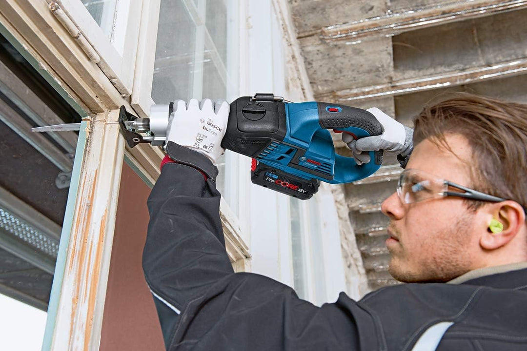 Bosch Professional 18V System Akku Säbelsäge GSA 18V-32 (230 mm Schnitttiefe in Holz, inkl. 1x Sägeb