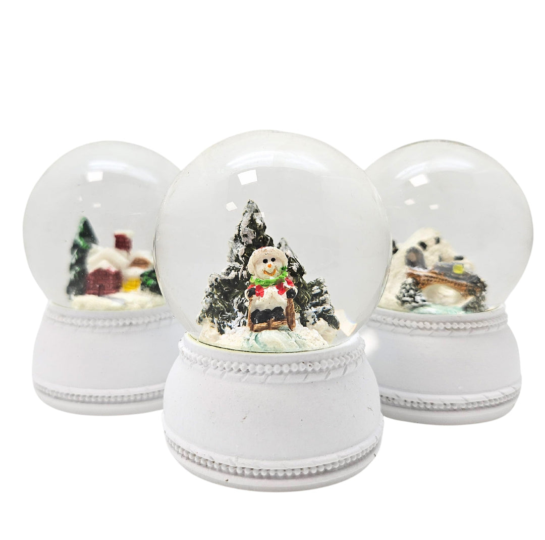 3 süsse Mini-Schneekugeln Winter und Weihnacht | Durchmesser 45mm - Sockel weiss Nostalgie | 20264ab