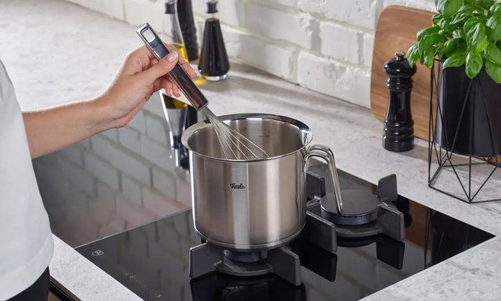 Fissler Original-Profi Collection / Edelstahl-Milchtopf (2,6 L, Ø 16 cm) Kochtopf mit Schüttrand und