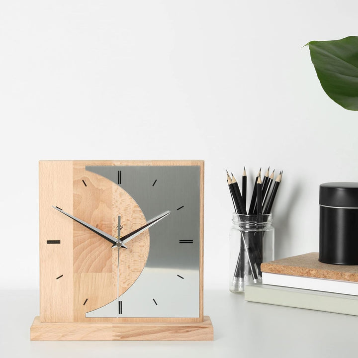 Kreative Feder Standuhr „Silvermoon“ aus Eichenholzholz – analoge Tischuhr ohne Tickgeräusche (leise