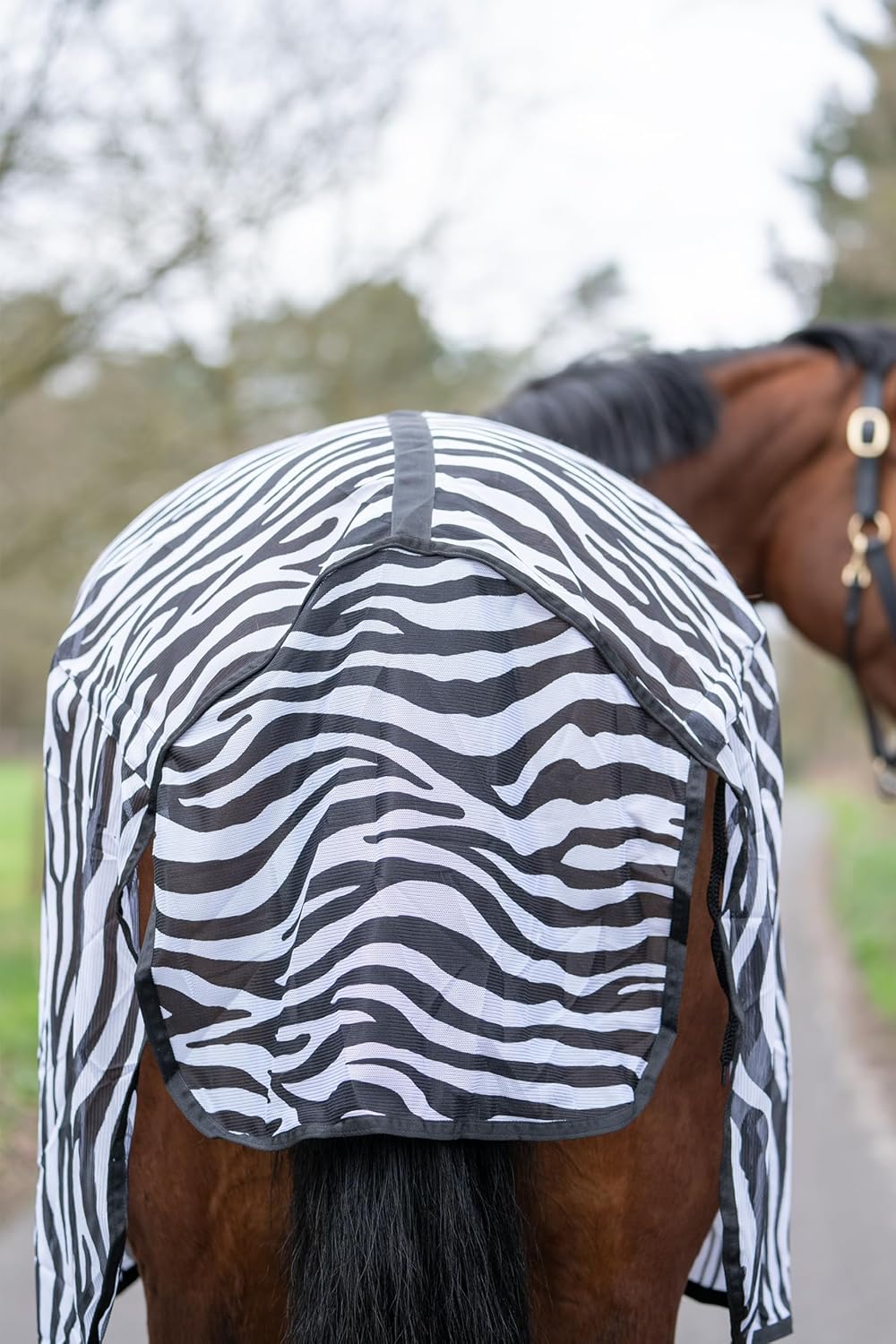 HKM 4668 Fliegendecke Zebra mit Kreuzgurt, Pferdedecke Weidedecke, 95 Weiss/Schwarz 95, Weiss/Schwar