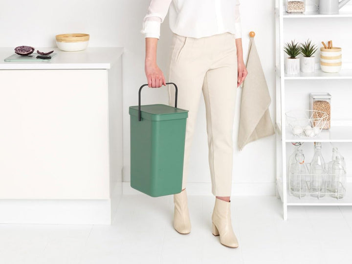 Brabantia 129827 Abfalleimer, Plastik, Tannengrün, (16L) UK Fir Green 16 Liter Mülleimer, Fir Green