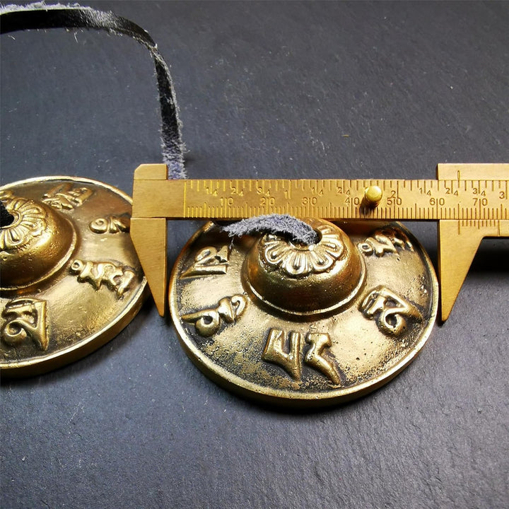 Tibetan Tingsha Glocke mit schönem Fall, für Klangheilung, Yoga, Meditation, Achtsamkeit -Fingerzimb