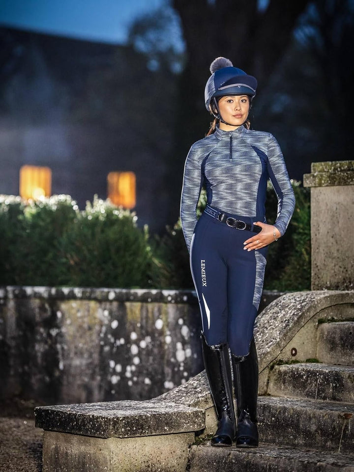 LeMieux Eleanor Reflektierende Bommelmütze Seide - Marineblau