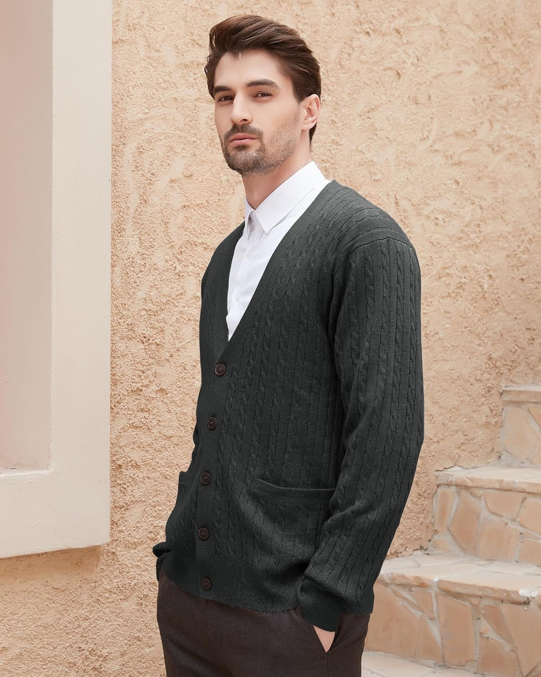 Kallspin Herren Strickjacke aus Wollmischung Zopfstrick Cardigan mit Knopfverschluss und Taschen S D