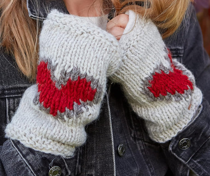 Pachamama Damen-Handwärmer, Wolle, Fleece-gefüttert, handgestrickt, rotes Herzmuster, Haferflocken,