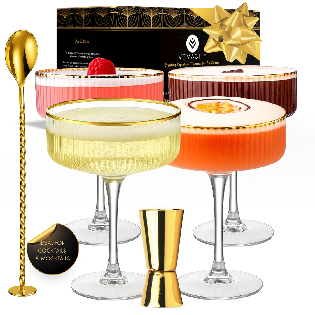 Vemacity Espresso Martini Gläser 4er Set mit Goldrand & Cocktail Zubehör | Gerippte Glas | Handgefer