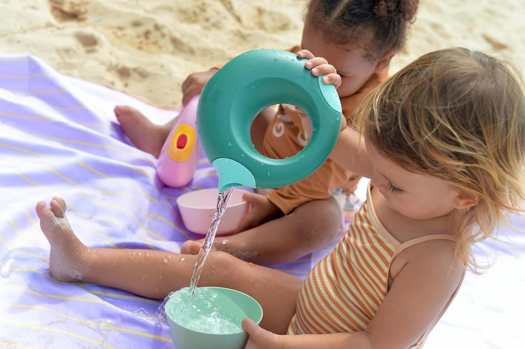 Quut – Strand-/Poolhandtuch für Kinder mit Spiel – Ultraschnell trocknende Mikrofaser, sandfrei – ko