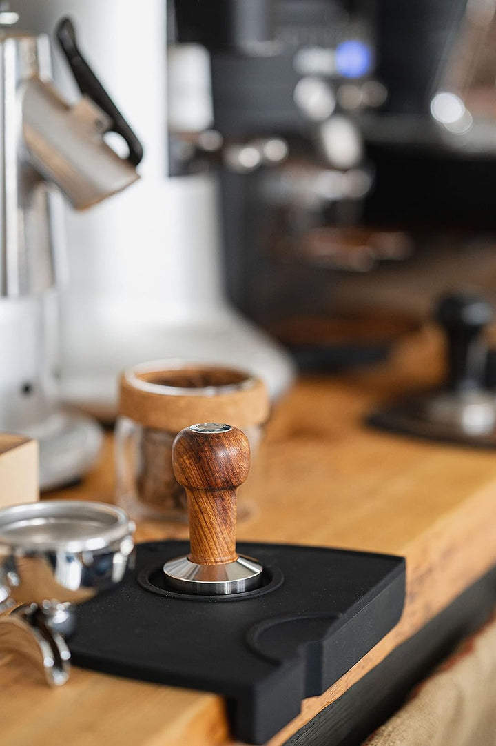 Tamper Set 51mm – hochwertiger Espresso Temper & stilvoller Holzgriff inkl. Schützender Tamping-Matt