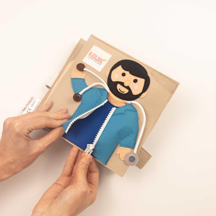 Jolly Designs „Hallo Kids Doc“ – Interaktives Stoffbuch Arzt & Körper – Montessori Lernspielzeug ab