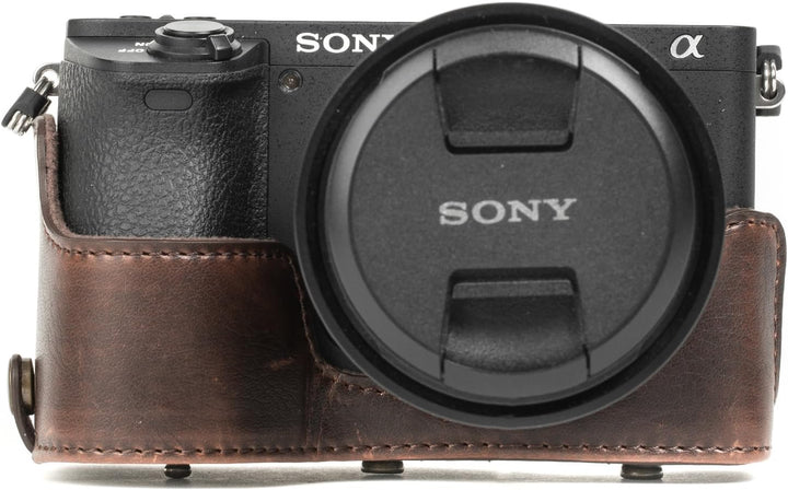 MegaGear MG1015 Ever Ready Leder Kameratasche mit Trageriemen kompatibel mit Sony Alpha A6500 (bis z