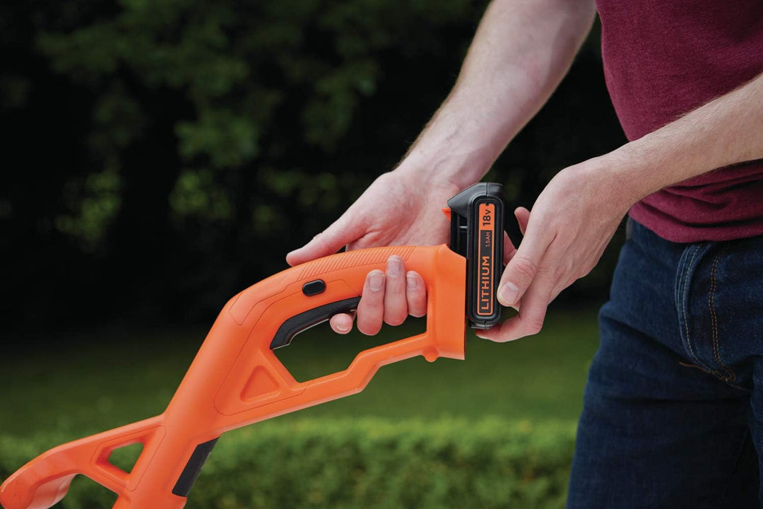 Black+Decker Akku-Rasentrimmer ST182320 (18V 2,0Ah, 25 cm Schnittbreite, AFS Reflex automatische Fad