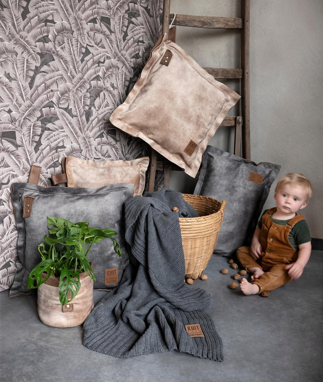 KNIT FACTORY - DAX Quadratisches Zierkissen - Beige - 50x50 cm | Sofakissen mit Füllung und Bezug -