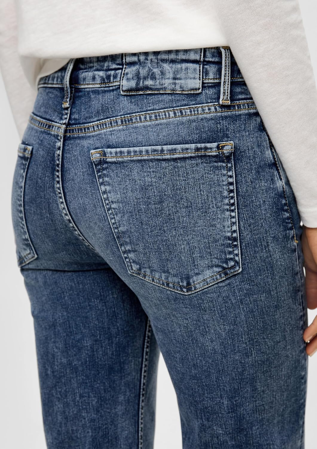 s.Oliver Damen 2120779 Jeans Karolin Straight Fit, Blau, 32W / 34L EU