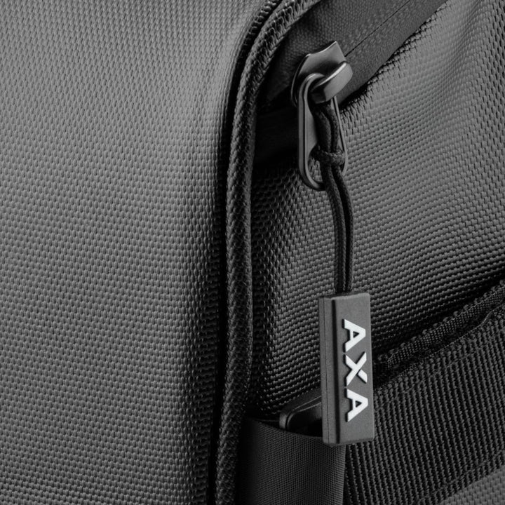 AXA Satteltasche – Fahrradtasche zur Befestigung am Sattel – Wasserdicht, Reflektierend, Multifunkti