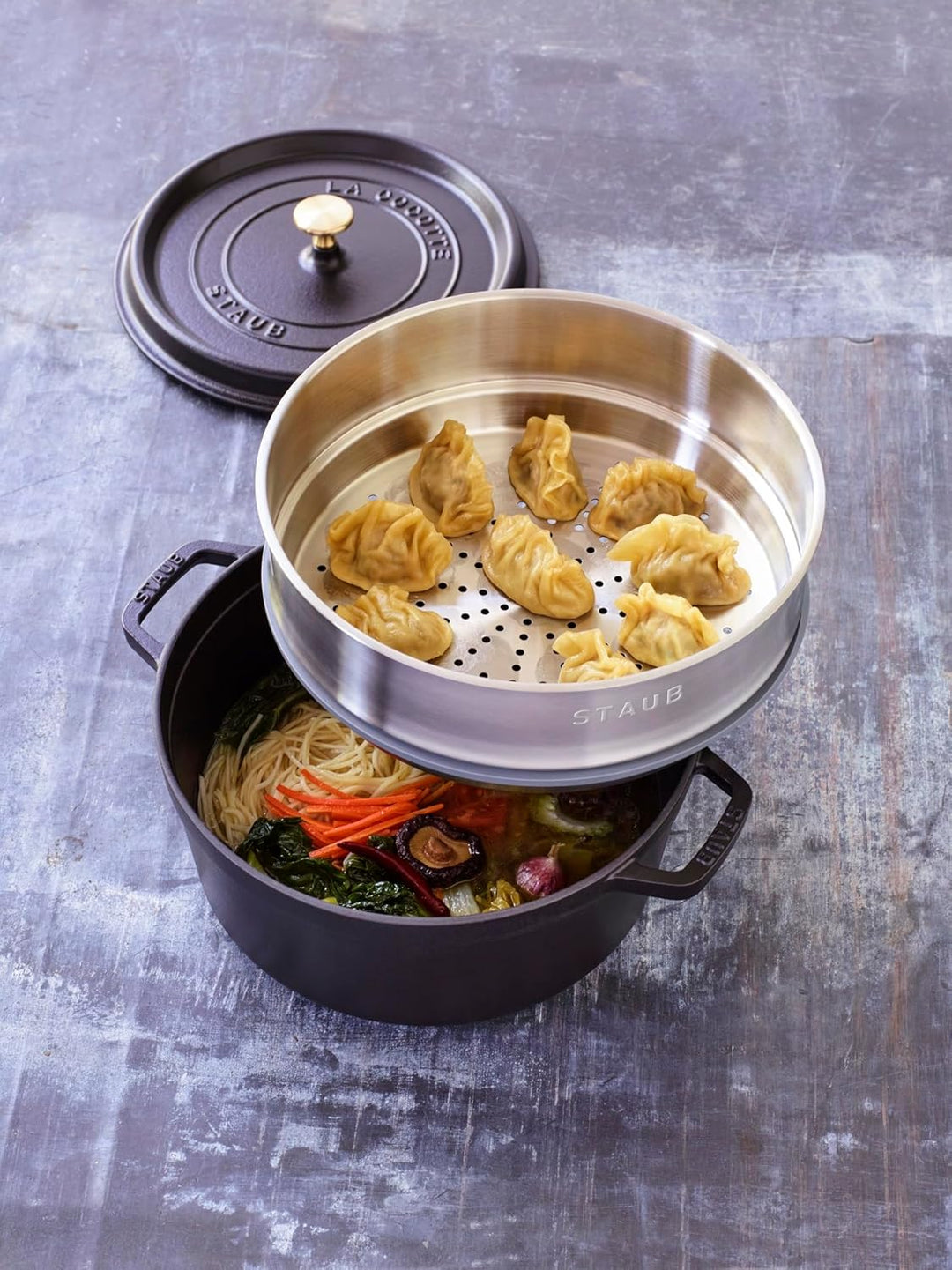 STAUB Gusseisen Bräter/Cocotte, mit Dämpfeinsatz, Rund 26 cm, 5,2 L, Aromaregen Funktion, Für alle H