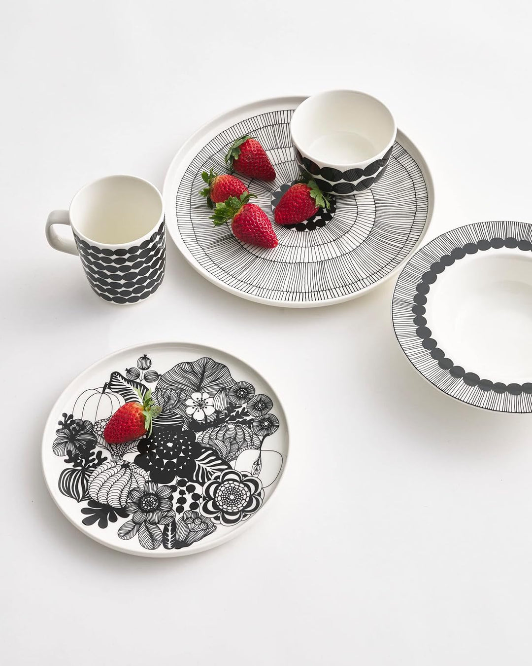 Marimekko - Teller, Kuchenteller, Frühstücksteller - Oiva-Siirtolapuutarha - Keramik - weiss/schwarz